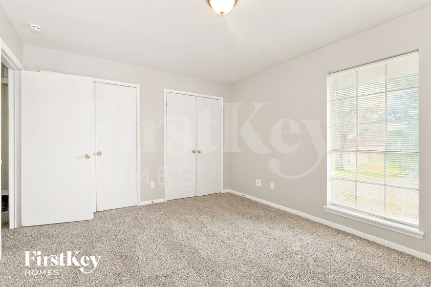 Building Photo - 13223 Lake Breeze Ln