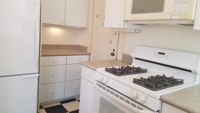 Building Photo - 77 Martin St