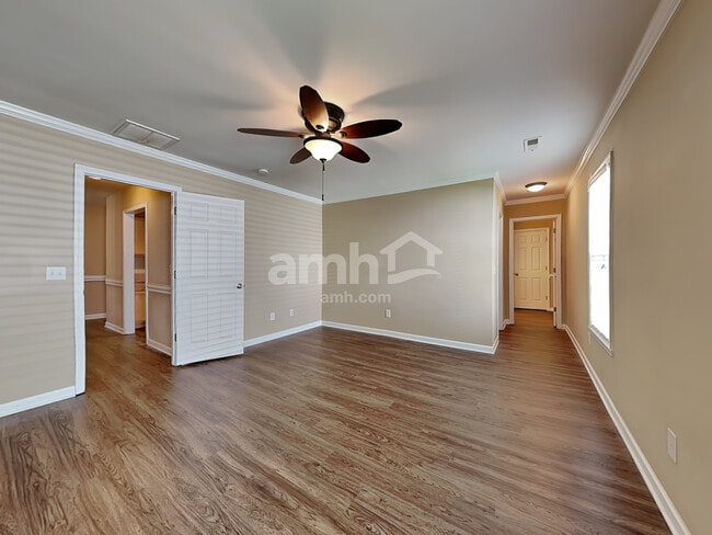 Building Photo - 1956 Longburn Dr