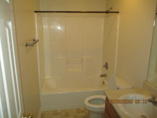 Building Photo - 139 Twelve Oaks Ct