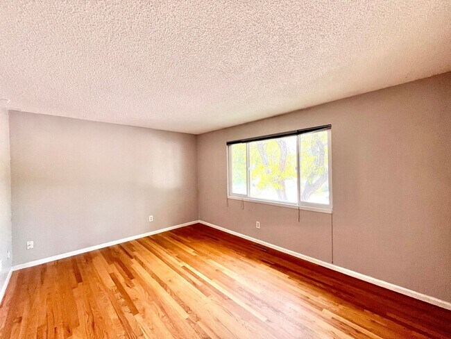 Building Photo - *** MOVE IN SPECIAL 2 WEEKS FREE*** Beautiful 4 bed/ 2 bath Home