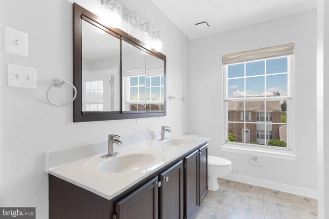 Building Photo - 46613 Silhouette Square