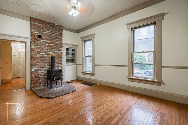 Building Photo - 836 Neil Ave