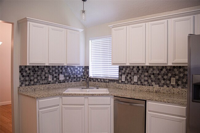 Building Photo - 130 Lissa Ln