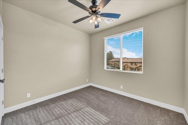 Building Photo - 850 E 600 S