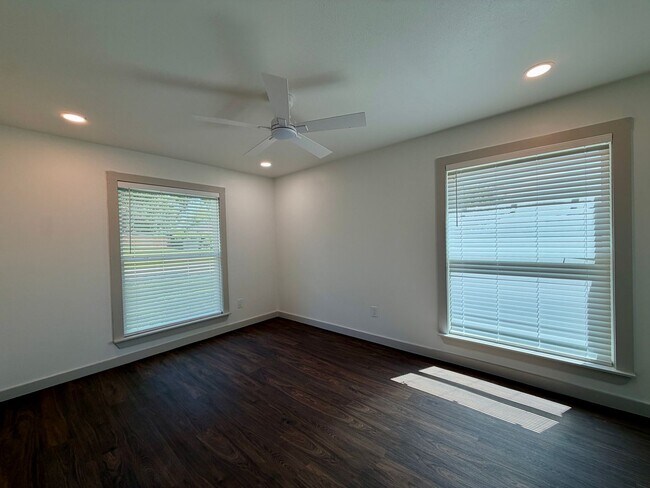 Building Photo - 10801 Rick Dr