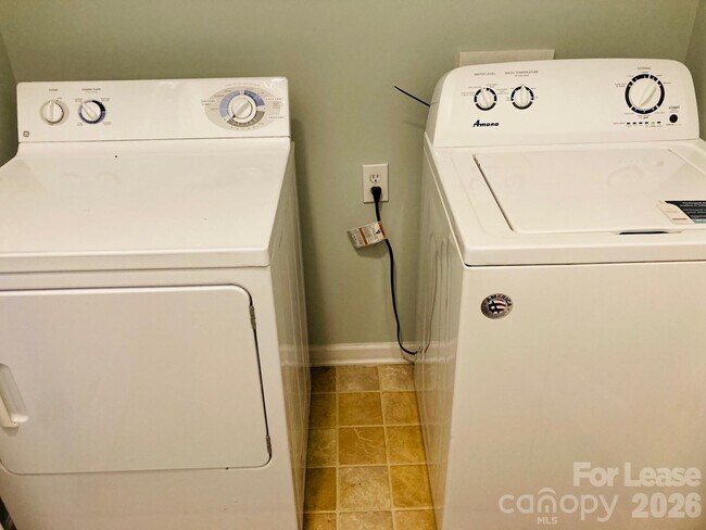 Building Photo - 18001 Delmas Dr