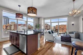 Building Photo - 106 W Seeboth St