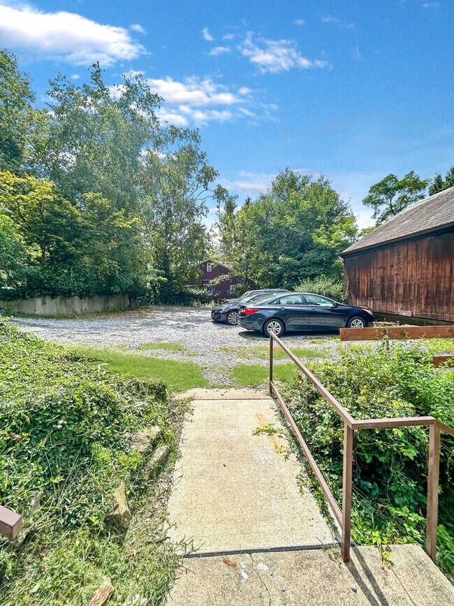 Building Photo - 1530 Barr Ave