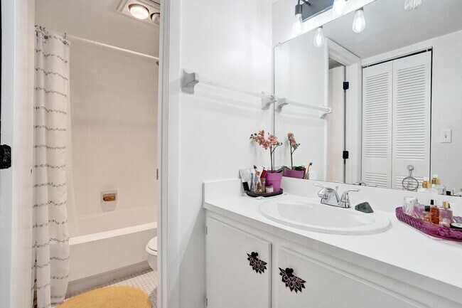 Building Photo - 9460 Tangerine Pl