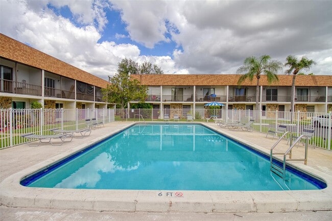 Building Photo - 5209 SW 40th Ave