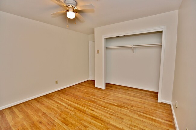 Building Photo - Waterfront Ranch Home - Excellent School Z...