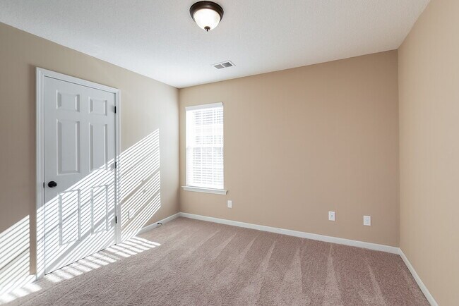 Building Photo - 7879 Ridgedale Dr