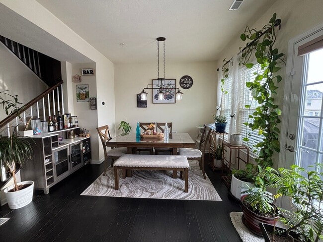 Building Photo - 3 Bedroom Townhome - Available March 1st!