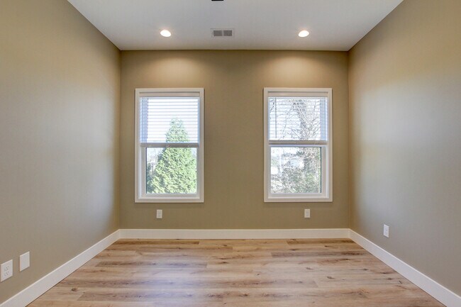 Building Photo - 102 Rosenwald St