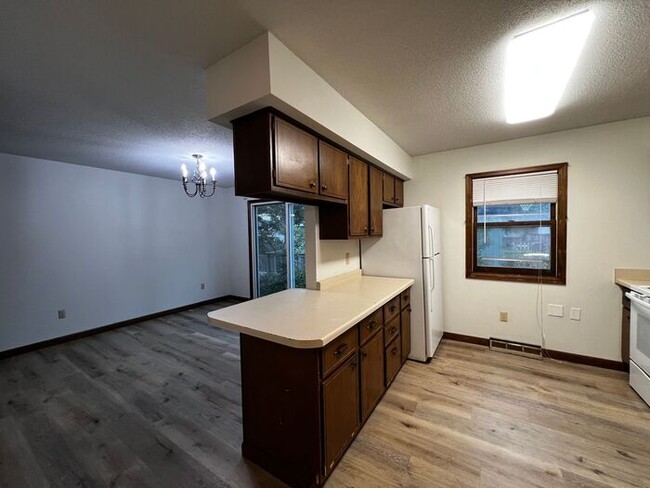 Building Photo - $1,950 | 4 Bedroom, 2.5 Bathroom Multi Flo...