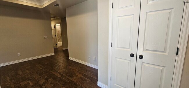 Building Photo - 2947 Cunningham Dr