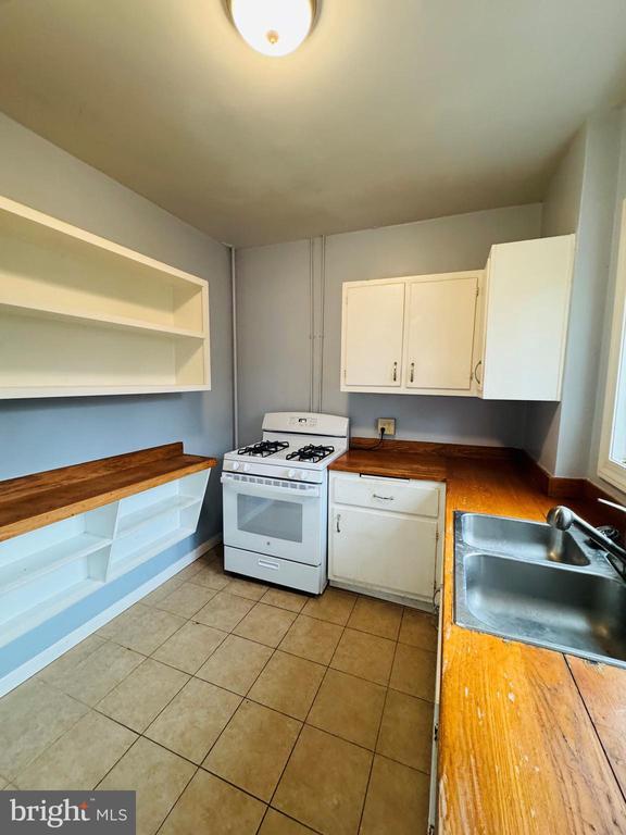 Building Photo - 3117 Martha Custis Dr