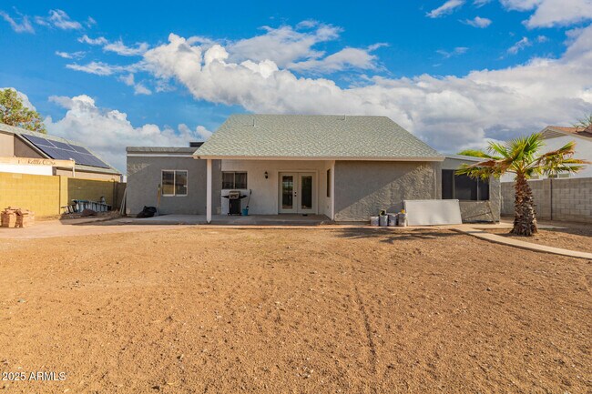 Building Photo - 6038 W Gelding Dr
