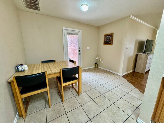 Building Photo - 602 N Bangor Ave