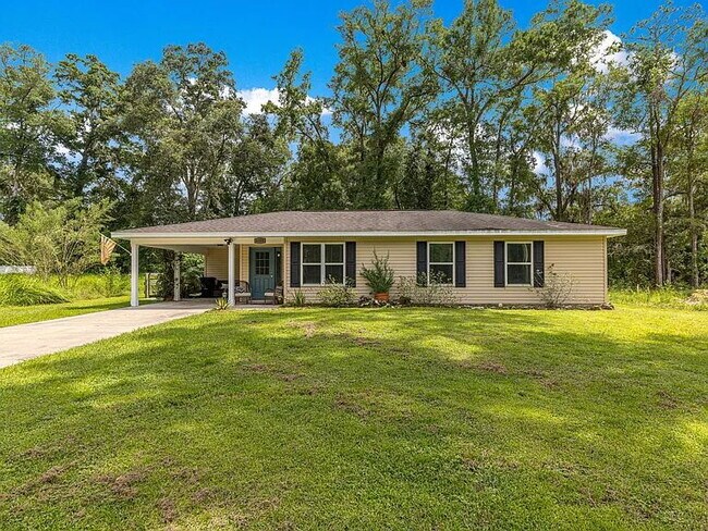Building Photo - Beautifully updated 3 bedroom, 2 bath home.