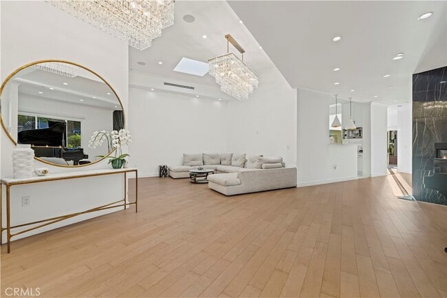 Building Photo - 4000 Bouquete St