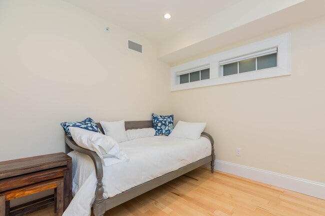 Building Photo - 1 Franklin St