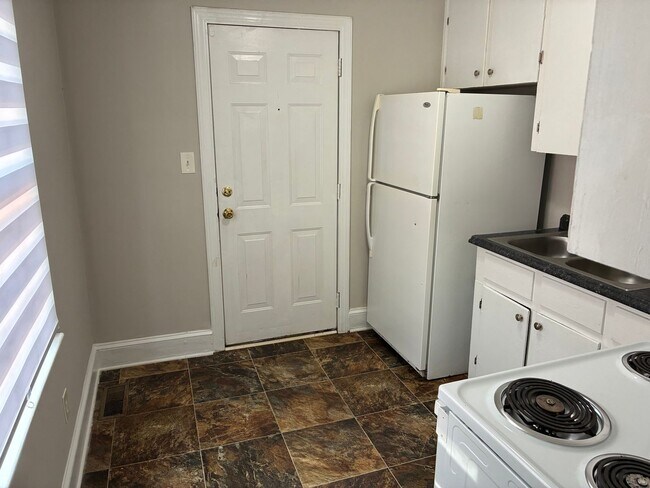 Building Photo - 4000-4004 Winfield Duplex