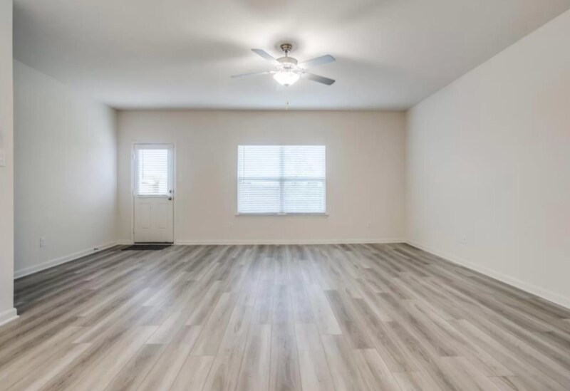 Building Photo - 203 Marsh Ln