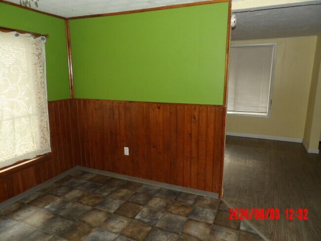 Building Photo - 3 bedroom house