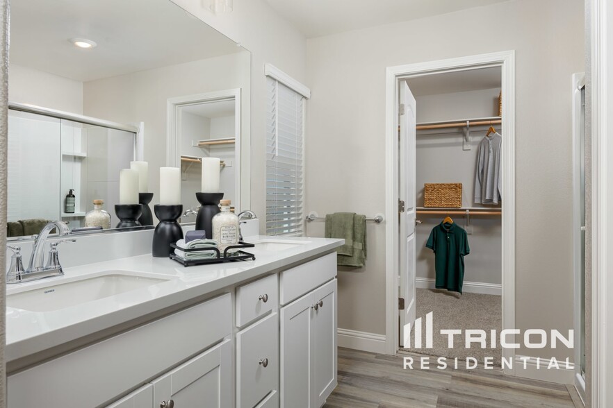 Building Photo - 4104 Donata Pl