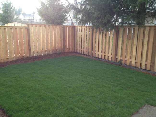 Building Photo - 425 N Vernonia Rd