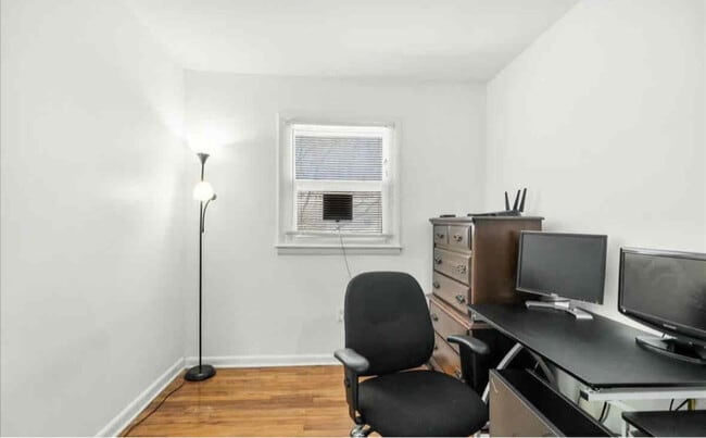 Building Photo - 184 Mt Hope Dr