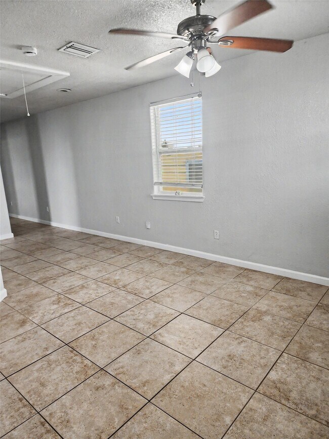 Building Photo - 5617 Avenue R 1/2