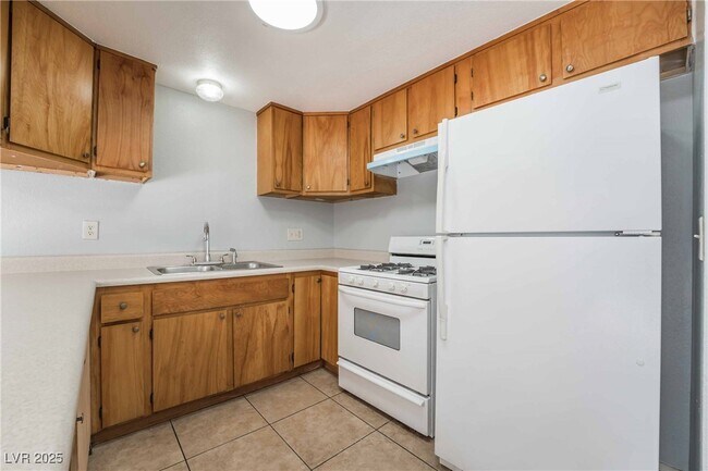 Building Photo - 5278 S Maryland Pkwy