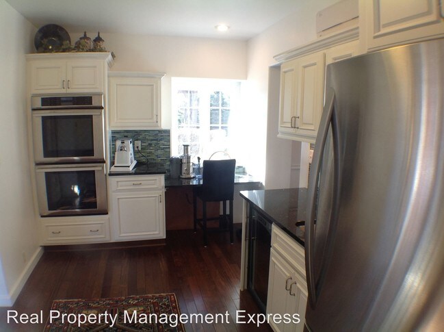 Building Photo - 1 W Penmarch Pl