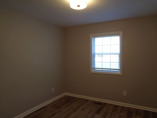 Building Photo - NICE-One Level House for Rent in Oak Ridge