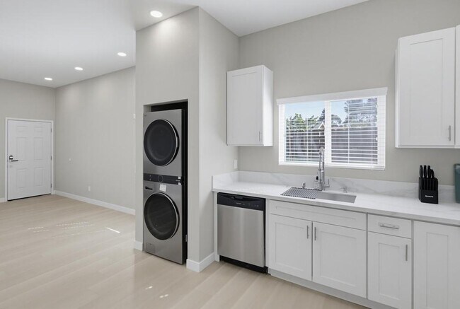 Building Photo - 7997 Montara Ave