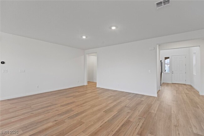 Building Photo - 3055 Magnolia Rnch Ave