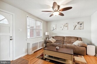 Building Photo - 327 E 9th Ave