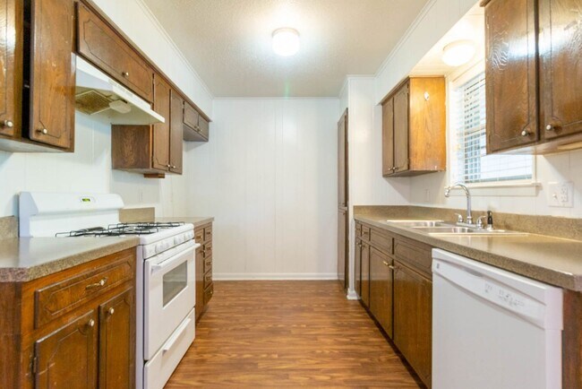 Building Photo - Great Home-Great Price!!!