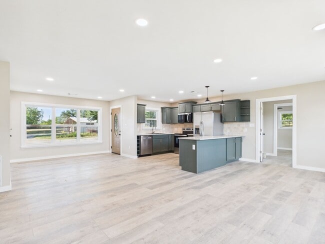 Building Photo - Harper TX Rental