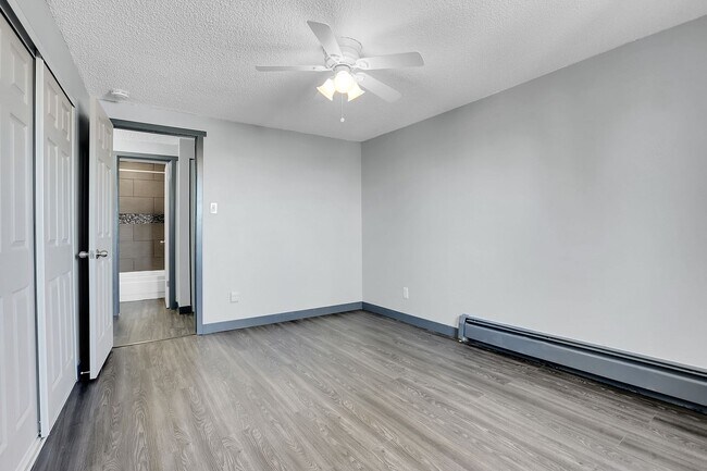 Building Photo - 1 Bedroom, 1 bath, 3rd floor Apartment