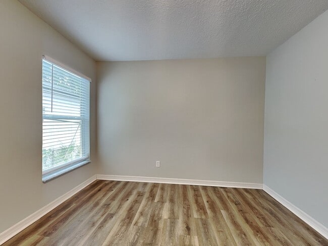 Building Photo - Updated 3BR/2BA Home in North Tampa – Mode...