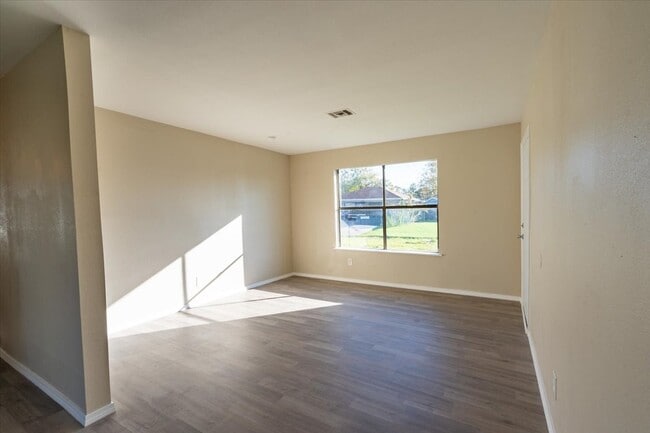 Building Photo - 5851 Southtown St