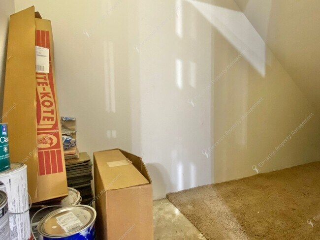 Building Photo - Light-Filled Awbrey Butte Retreat