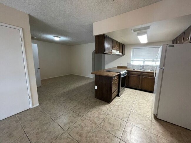 Building Photo - 4542 E Southern Ave