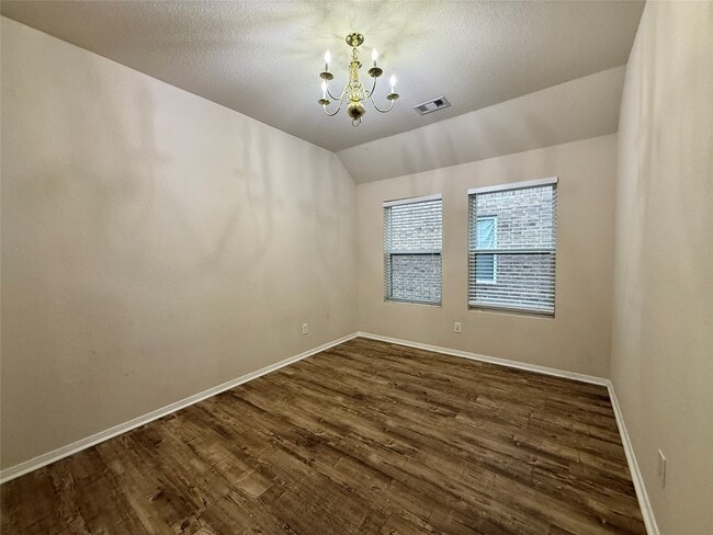 Building Photo - 14802 Fir Knoll Way