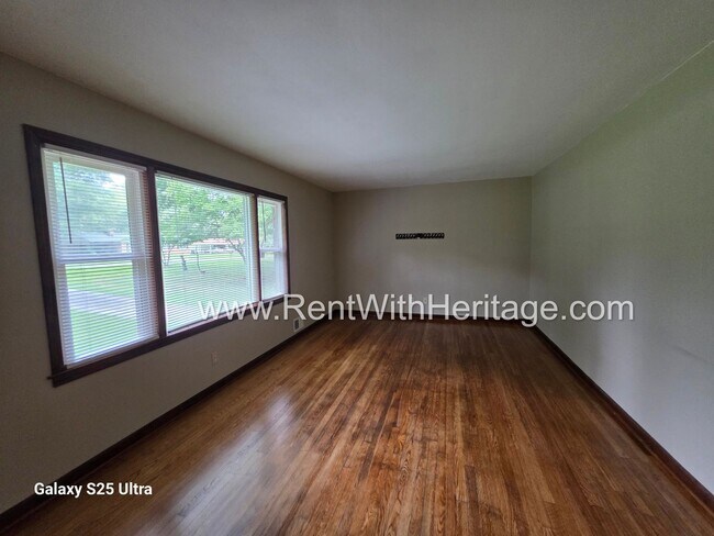 Building Photo - WOW!!! GORGEOUS RANCH WITH MANY UPGRADES / GREAT LOCATION/ PRIVATE YARD