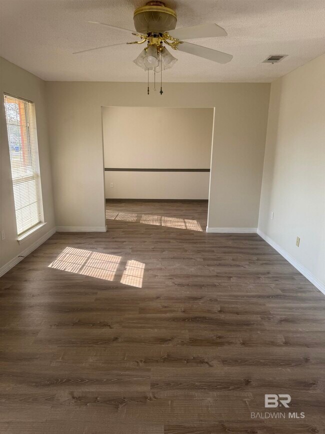 Building Photo - 20 Magnolia Cir